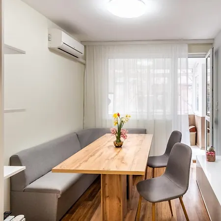 Radi's Coastal Chic Appartement