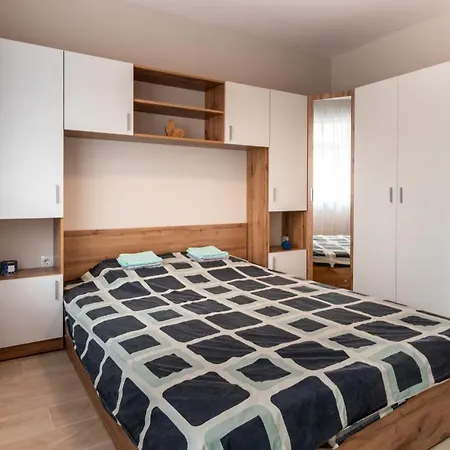 Radi's Coastal Chic Appartement