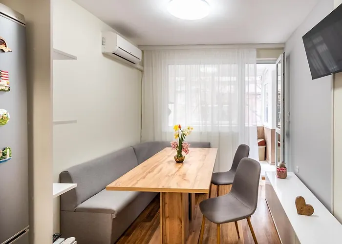 Radi's Coastal Chic Apartament