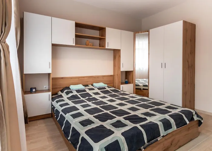 Radi's Coastal Chic Apartament